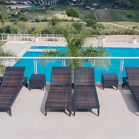 Ona Valle Golf & 4*