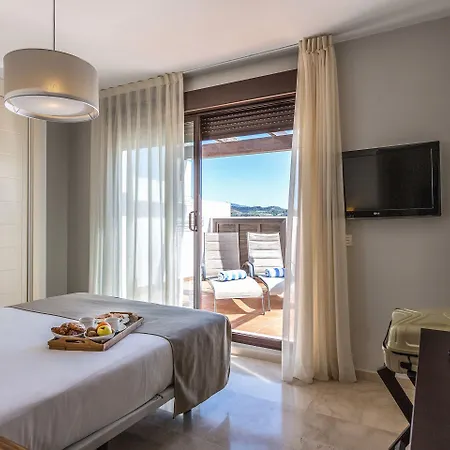 Ona Valle Golf & 4*